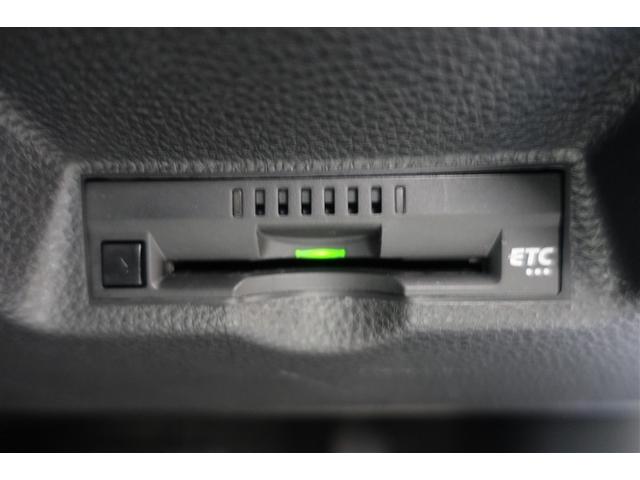 ヤリス ハイブリッドＺ　ＰＣＳ　整備記録簿　ＤＶＤ　地デジ　ＡＷ　Ｂカメラ　アイドリングストップ車　ＬＥＤランプ　スマキー　ＥＴＣ付き　メディアプレイヤー接続　ナビＴＶ　ＶＳＣ　パワステ　１オナ車　クルコン　キーフリー（16枚目）