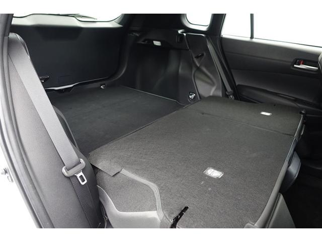 カローラクロス ハイブリッド　Ｚ　電動シート　衝突軽減ブレ　メモリーナビ　ＬＥＤライト　オートクルーズコントロール　ミュージックプレイヤー接続可　キーレス　アルミホイール　フルセグＴＶ　ドラレコ　４ＷＤ　スマートキー　盗難防止システム（8枚目）