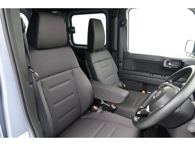 しっかりとしていて上質な座り心地のシートです。　座り心地も良くて長時間の運転も快適ですよ。　肌触りの良いシートが評判です。