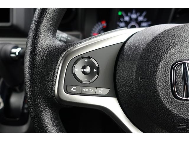 ステアリングスイッチ搭載！ハンドルから手を離さなくても、手元のスイッチで音量調節などが出来ます。運転席に視線をそらさなくても操作が出来て安全です！