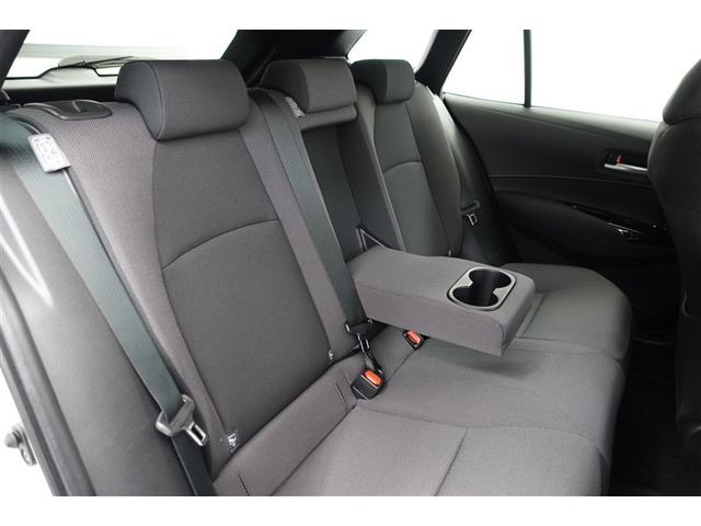 �Z�J���h�V�[�g�̃Z���^�[�ɂ̓A�[�����X�g��������܂��B�K�v�Ȃ����͒��ˏグ�ĉ��K�ȋ�Ԃ��I�@�������h���C�u���ꂽ�����͕I���|���Ȃ���̂�т�h���C�u�o���܂���