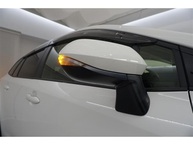 �T�C�h�^�[�������v�t���h�A�~���[�͉E���܎��ɂ܂��̃N���}����s�҂��王�F�����m�ۂ��܂��B