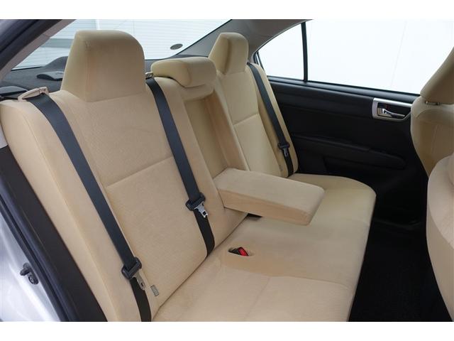 �Z�J���h�V�[�g�̃Z���^�[�ɂ̓A�[�����X�g��������܂��B�K�v�Ȃ����͒��ˏグ�ĉ��K�ȋ�Ԃ��I�@�������h���C�u���ꂽ�����͕I���|���Ȃ���̂�т�h���C�u�o���܂���