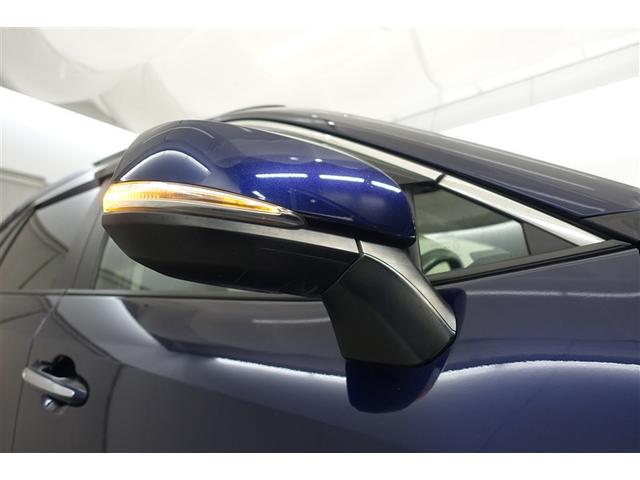 �T�C�h�^�[�������v�t���h�A�~���[�͉E���܎��ɂ܂��̃N���}����s�҂��王�F�����m�ۂ��܂��B