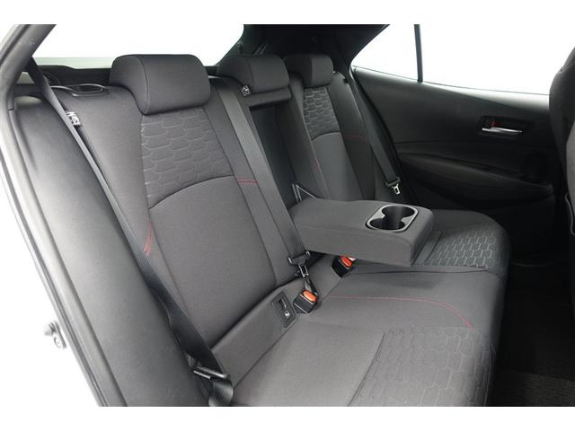 �Z�J���h�V�[�g�̃Z���^�[�ɂ̓A�[�����X�g��������܂��B�K�v�Ȃ����͒��ˏグ�ĉ��K�ȋ�Ԃ��I�@�������h���C�u���ꂽ�����͕I���|���Ȃ���̂�т�h���C�u�o���܂���