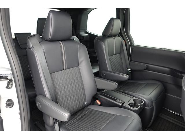 �Z�J���h�V�[�g�͂����̒ʂ�̍L�X��Ԃł���@�t�����g�V�[�g�ɕG���Ԃ��鎖���Ȃ��������������ƍ���܂��I�@���^�Ԃɂ͂Ȃ��������Ƃ����X�y�[�X�͂Ƃ��Ă����͂ł����