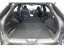 セカンドシートを倒した状態です。セカンドシートは独立可倒、荷物に合わせてラゲッジスペースをアレンジできます。