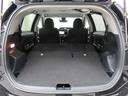 セカンドシートを倒した状態です。セカンドシートは独立可倒、荷物に合わせてラゲッジスペースをアレンジできます。