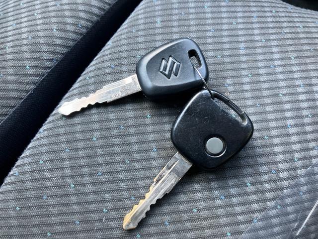 ワゴンＲ ＦＸ　ＣＶＴ　社外アルミホイール　キーレス　セキュリティー　アイドリングストップ　シートヒーター　純正ＣＤデッキ（24枚目）