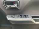 パワーウィンドウのスイッチですよ。運転席に居ながら窓を開け閉めのコントロールできますよ。