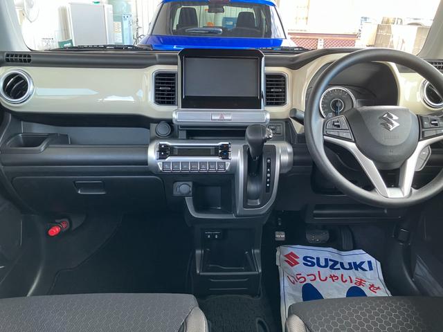 アイボリーを基調とした遊び心あるインパネまわり☆扱いやすく小物もすっきり!多彩な収納スペースも魅力♪