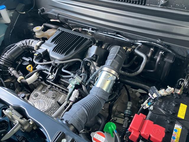 整備工場で点検・整備してからのお渡しです!エンジンルームもきれいです♪ くわしくはスタッフへ!