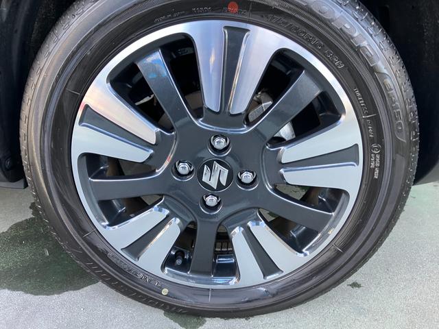 切削加工とブラック塗装を施したスタイリッシュな純正アルミホイールを装着!存在感があります。