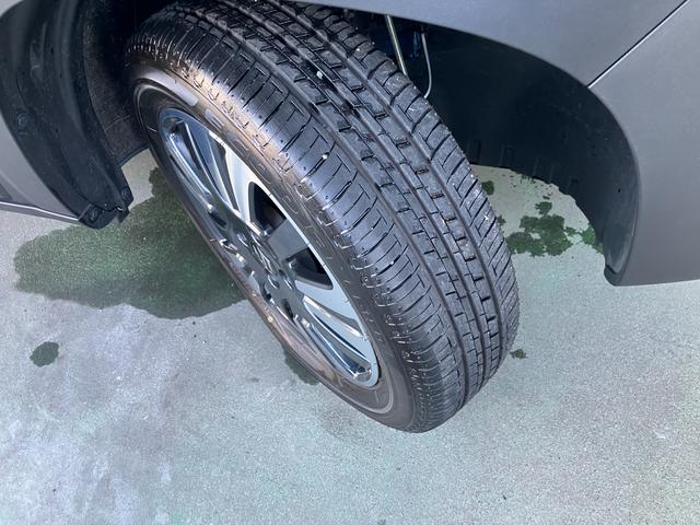 運転ラクラクの足回り。タイヤの溝も、まだまだ!くわしくはスタッフへ。