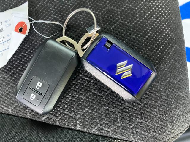 ブルーのスマートキーをセットでご用意しました。