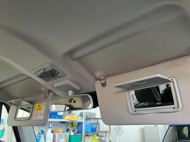 サンバイザー裏にちょっとしたメイク直しなど身だしなみチェックに便利な【バニティミラー】がついてます!