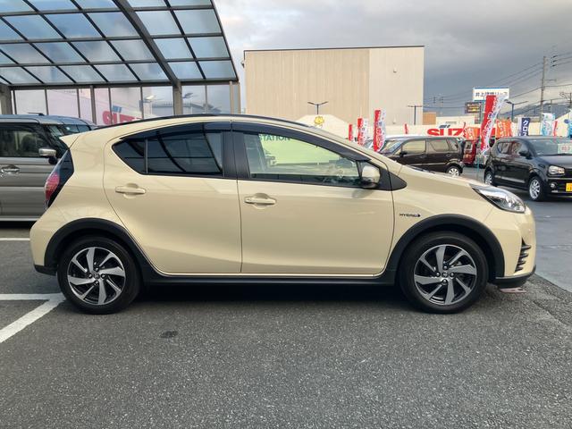 アクア クロスオーバー バックアイカメラ/ナビ 16インチアルミホイール│本革巻ステアリングホイール│キーレスプッシュスタート│オートエアコン(9枚目)