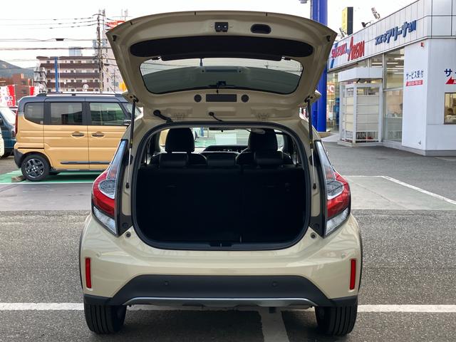 アクア クロスオーバー バックアイカメラ/ナビ 16インチアルミホイール│本革巻ステアリングホイール│キーレスプッシュスタート│オートエアコン(12枚目)