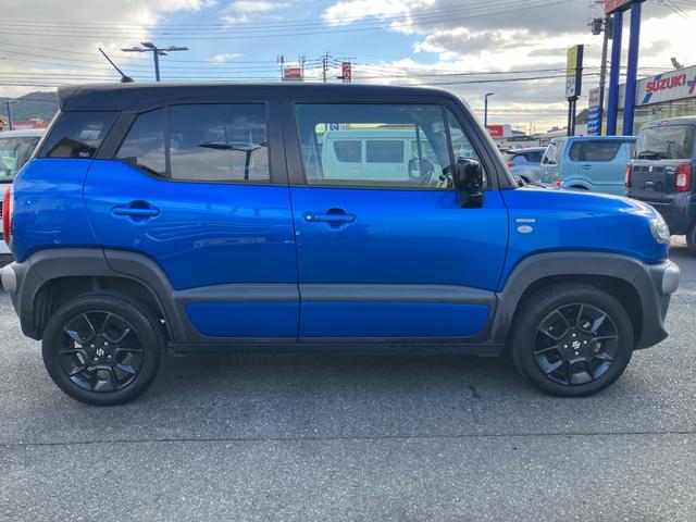 �u���[�ƃu���b�N�̌��I�ȐF�g�����f����T�C�h�r���[�ł��B�o�����X�̂Ƃꂽ�f�U�C���ł��I