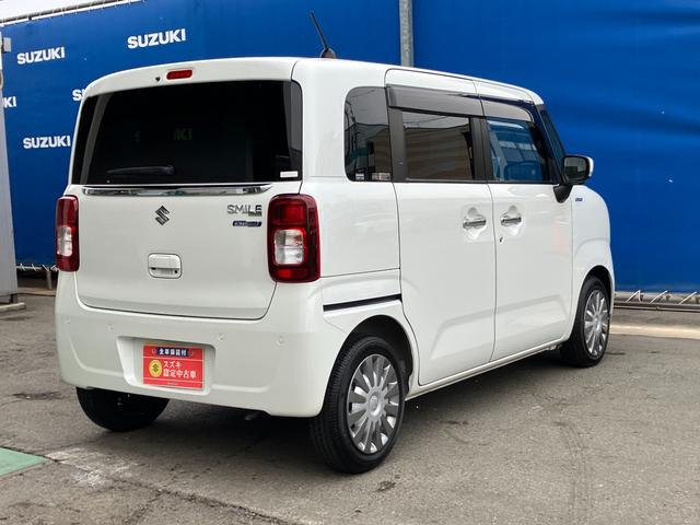 �E�΂ߌ�납��̓����I�ȃt�H�����B�����H�n���ł��^�]���₷�����ȏ���肪�����R���p�N�g�{�f�B��