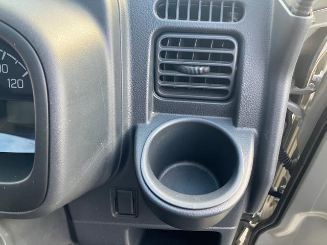 �^�]�Ȃ̑O�ɂ͌g�ѓd�b�Ȃǂ̏��������[�ł���y�C���p�l�h�����N�z���_�[�z������܂�