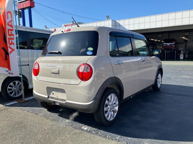 �E�΂ߌ�납��̓����I�ȃt�H�����B�����H�n���ł��^�]���₷�����ȏ���肪�����R���p�N�g�{�f�B��