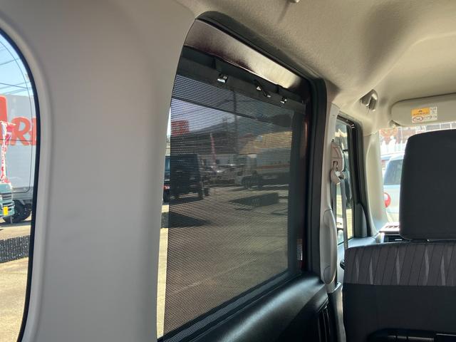 �����h�A�ɂ́A�Ă̋����z�˂����玺�������y���[���T���V�F�[�h�z�t�B