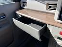 助手席前の充実収納スペース★インパネボックスは箱ティッシュが入れられて便利です♪