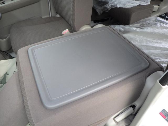 ����Ȕw�ʂ̓V�[�g�o�b�N�e�[�u���^�O�o��ŏ��ނ��L���ăf�X�N����Ɏg������A���ٓ�����ݕ���u���ă����`�^�C�����y���߂܂��i�O�Q�O�j