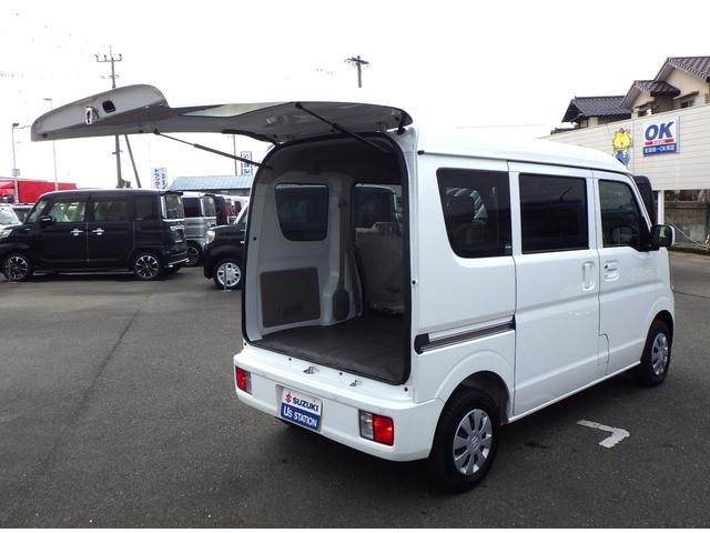 �o�b�N�h�A�͑傫����ɒ��ˏオ��܂��̂ŉו��̏o��������ȒP�ɏo���܂��B�J�̓��ɂ̓o�b�N�h�A���J�����ɂȂ��Ă���܂��恙