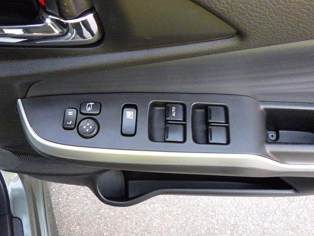 ���삵�₷���ʒu�ɔz�u���ꂽ�A�^�]�ȃh�A�̃p���[�E�B���h�[�i���b�N�@�\�j�A�d���i�[�����R���~���[�B