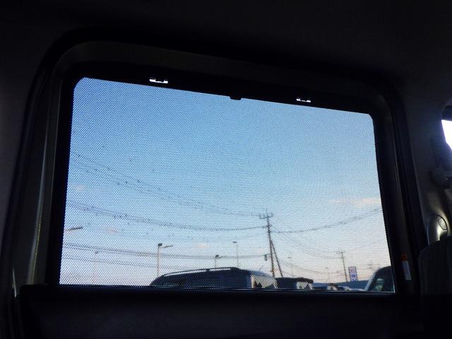 �y���[���T���V�F�[�h�z�����h�A�ɂ́A�����o���ăK���X�𕢂����[���T���V�F�[�h������I���˓�����h���Ŏԓ������K�ɕۂق��A�v���C�o�V�[�̕ی�ɂ��𗧂��܂��B