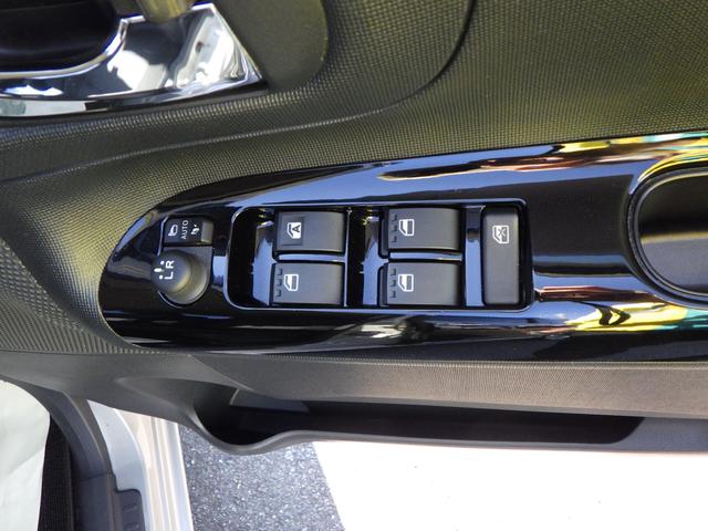 ムーヴキャンバス ＧブラックインテリアＶＳ　ＳＡＩＩＩ　全方位モニター付ナビ　スマートアシストＩＩＩ　両側パワースライド　ＬＥＤヘッドランプ＆ポジションランプ＆フォグランプ　フロントシートサイドエアバッグ　ステアリングオーディオスイッチ　ＥＴＣ　キーレスプッシュスタート（18枚目）