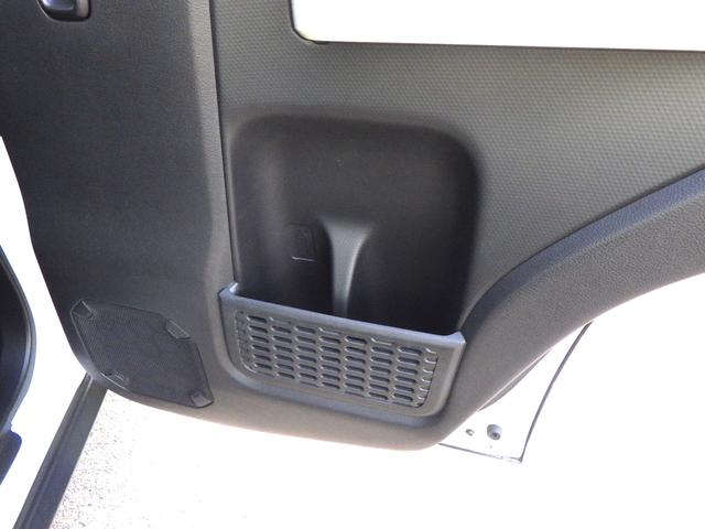 �����h�A���傫���J���̂ŏ��~��͂��₷���ł��B���[�|�P�b�g���y�b�g�{�g���z���_�[���t���Ă��܂��I