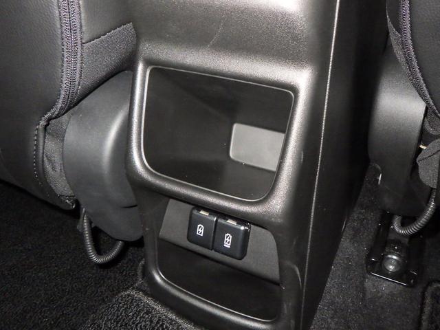 �㕔���Ȃ̃Z���^�[�R���\�[���ɂ́A���[�|�P�b�g���t�r�a�d���\�P�b�g�m�s�������|�`�^�s�������|�b�n�^�X�}�z���̏[�d�ɕ֗��ȑ����ł��I�I