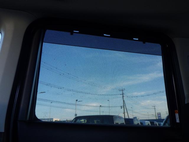 �y���[���T���V�F�[�h�z�����h�A�ɂ́A�����o���ăK���X�𕢂����[���T���V�F�[�h������I���˓�����h���Ŏԓ������K�ɕۂق��A�v���C�o�V�[�̕ی�ɂ��𗧂��܂��B