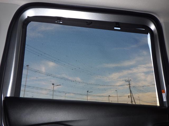 �y���[���T���V�F�[�h�z�����h�A�ɂ́A�����o���ăK���X�𕢂����[���T���V�F�[�h������I���˓�����h���Ŏԓ������K�ɕۂق��A�v���C�o�V�[�̕ی�ɂ��𗧂��܂��B