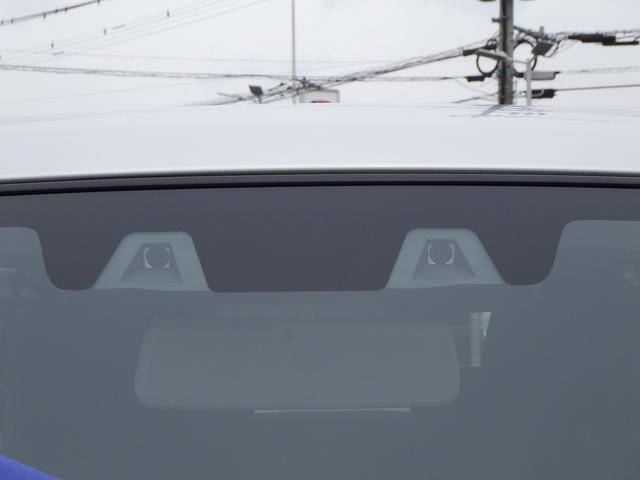 アルト ＨＹＢＲＩＤ　Ｘ　２型　セーフティサポート　全方位モニター用カメラ　オートエアコン　ヘッドアップディスプレイ　ＬＥＤヘッドランプ　フロントシートサイド＆カーテンエアバッグ　ステアリングオーディオスイッチ　キーレスプッシュスタート　スマートキー（13枚目）