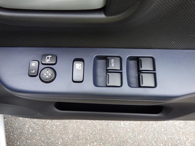 アルト ＨＹＢＲＩＤ　Ｘ　２型　セーフティサポート　全方位モニター用カメラ　オートエアコン　ヘッドアップディスプレイ　ＬＥＤヘッドランプ　フロントシートサイド＆カーテンエアバッグ　ステアリングオーディオスイッチ　キーレスプッシュスタート　スマートキー（16枚目）