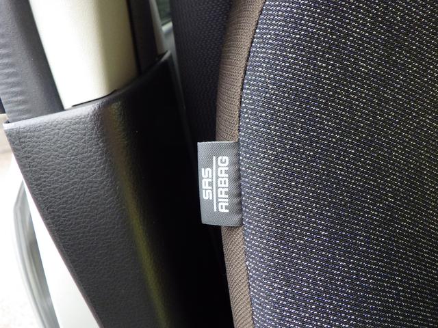 アルト ＨＹＢＲＩＤ　Ｘ　２型　セーフティサポート　全方位モニター用カメラ　オートエアコン　ヘッドアップディスプレイ　ＬＥＤヘッドランプ　フロントシートサイド＆カーテンエアバッグ　ステアリングオーディオスイッチ　キーレスプッシュスタート　スマートキー（19枚目）