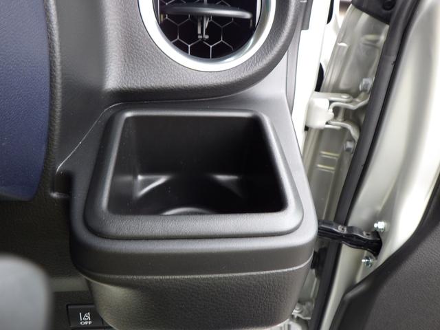 アルト ＨＹＢＲＩＤ　Ｘ　２型　セーフティサポート　全方位モニター用カメラ　オートエアコン　ヘッドアップディスプレイ　ＬＥＤヘッドランプ　フロントシートサイド＆カーテンエアバッグ　ステアリングオーディオスイッチ　キーレスプッシュスタート　スマートキー（41枚目）