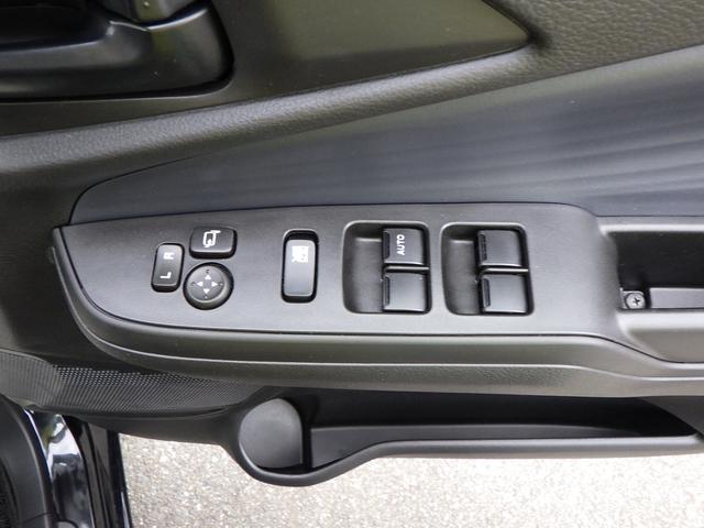 ���삵�₷���ʒu�ɔz�u���ꂽ�A�^�]�ȃh�A�̃p���[�E�B���h�[�i���b�N�@�\�j�A�d���i�[�����R���~���[�B