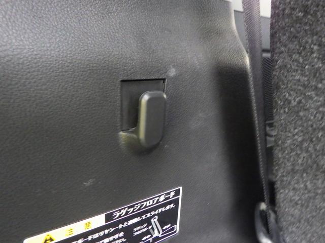 ���Q�b�W���[���̉��ɂ��֗��ȃV���b�s���O�t�b�N���t���Ă��܂��I