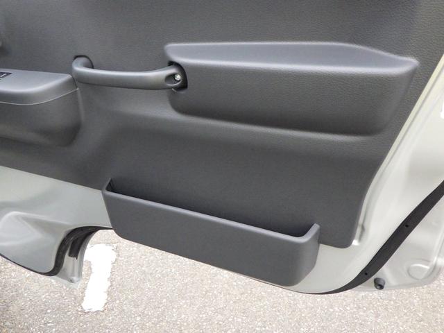 スーパーキャリイ スーパーキャリイ X 5型 セーフティサポート 4AT LEDヘッドランプ フロントフォグランプ アイドリングストップ キーレス パワーウィンド 電動格納ドアミラー スモークガラス 作業灯 リヤゲートチェーン オートライト(30枚目)