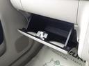 大きなグローボックスは車検証入れても余裕です。