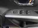 運転席からパワーウィンドウ・電動格納ミラーの操作ができます。またパワーウィンドウには運転席以外をOFFにする事ができますのでお子様の安全防止としてご使用ください。