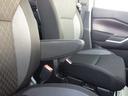 運転席にはアームレストが装備していますので長距離運転などの走行には助かります。
