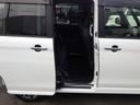 後席はスライドドアなので乗り降りがラク！シートは左右独立でスライド＆リクライニングができるので足元も広いですよ（＾＿＾）一度座ってみてください♪