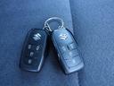 【スマートキー】スマートキー付きです。キーをポケットやバッグに入れたままでもドアのロック＆アンロックができ、雨の日や荷物の多い日にはとっても便利！！