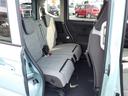 後席はスライドドアなので乗り降りがラク！シートは左右独立でスライド＆リクライニングができるので足元も広いですよ（＾＿＾）一度座ってみてください♪